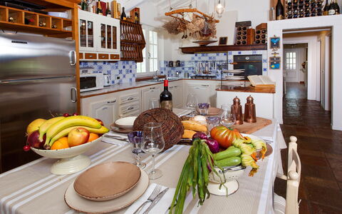 Virginia 8: Möbel, Interior Design, Küche, Holz, Countertop, Flooring, Beleuchtung, Cabinetry, Stuhl, Zimmer