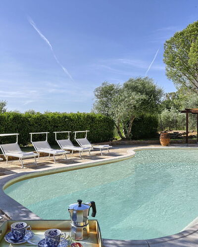 Virginia 8: Schwimmbad, Gartenmöbel, Möbel, Resort, Schatten, Stuhl, Sonnenliege, Eco Hotel, Regenschirm, Garten