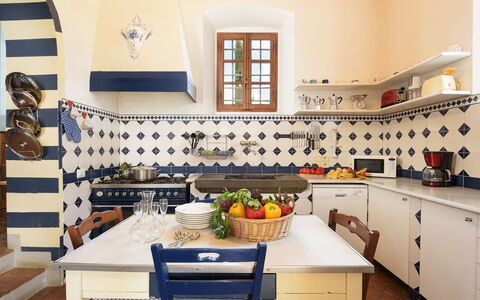 Poggerello 10: Interior Design, Flooring, Möbel, Küche, Fussboden, Zimmer, Beleuchtung, Zuhause, Decke, Küche & Esszimmer Tisch