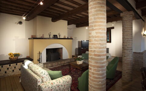 Il Borgo 16: Möbel, Interior Design, Flooring, Wand, Fussboden, Decke, Holz, Zimmer, Beleuchtung, Wohnzimmer