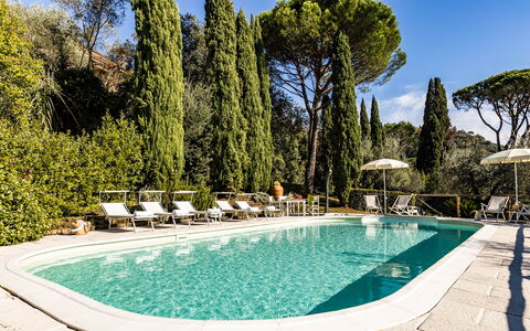 Torre Angelina 10+2: Schwimmbad, Resort, Gartenmöbel, Thermae, Eco Hotel, Estate, Ferienort, Landscaping, Villa, Hotel