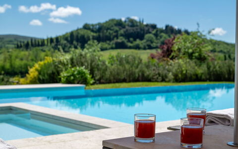 Podere Bellaria 18+2: Schwimmbad, Resort, Eco Hotel, Gartenmöbel, Landscaping, Garten, Schatten, Stuhl, Bauernhaus, Hinterhof