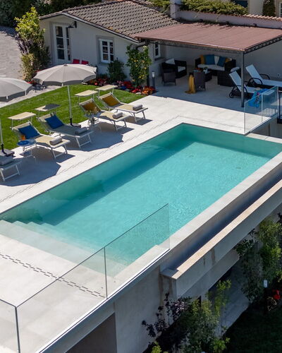 Villa Elena 9+1: Schwimmbad, Resort, Freizeit, Gartenmöbel, Verbundwerkstoff, Eco Hotel, Regenschirm, Erholung, Thermae, Water Feature