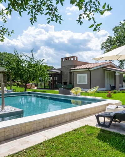 Cottage Violapo 6+2: Schwimmbad, Wohngebiet, Resort, Garten, Grundstueck, Zuhause, Estate, Hinterhof, Landscaping, Water Feature