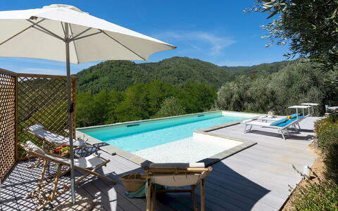 Villa Cristina 3: Bergforms, Schwimmbad, Berg, Hügel, Gebirge, Resort, Gartenmöbel, Eco Hotel, Freizeit, Grat