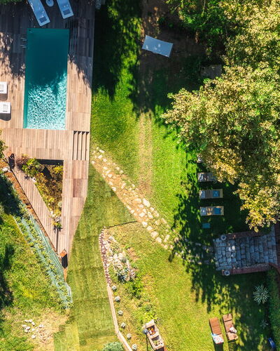 La Dama del Bosco 8+3: Garten, Eco Hotel, Hinterhof, Hütte, Estate, Landscaping, Schwimmbad, Hartholz, Garten, Holzbeize