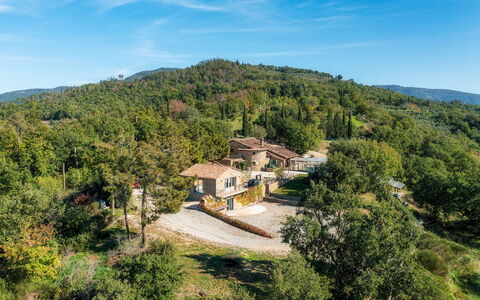 Il Romitoio 12: Landschaft, Haus, Wohngebiet, Ländliches Gebiet, Zuhause, Grundstueck, Menschliche Siedlung, Hütte, Dorf, Steigung