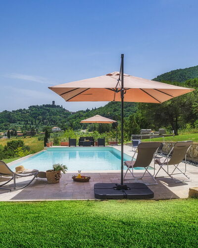 Podere Il Chiesino 8+2: Schwimmbad, Hügel, Resort, Eco Hotel, Freizeit, Sonnenliege, Gartenmöbel, Gebirge, Garten, Schatten