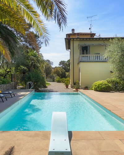 Villa Gaius 8+2: Schwimmbad, Blau, Resort, Verbundwerkstoff, Eco Hotel, Schatten, Gartenmöbel, Thermae, Hazienda, Sonnenliege