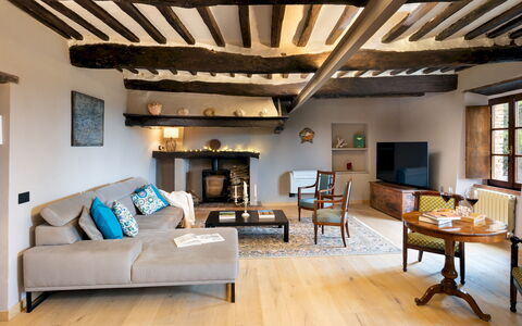 Terra di Siena 14: Möbel, Interior Design, Flooring, Couch, Wand, Holz, Wohnzimmer, Zimmer, Tabelle, Fussboden