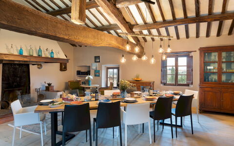 Terra di Siena 14: Möbel, Interior Design, Stuhl, Tabelle, Flooring, Esszimmer, Küche & Esszimmer Tisch, Holz, Decke, Light Fixture