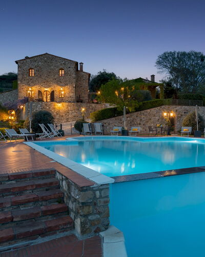 Guado al Sole 26+4: Schwimmbad, Estate, Resort, Eco Hotel, Ferienort, Villa, Hazienda, Hotel, Water Feature, Villa