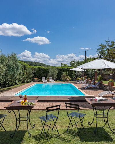 Podere Montioni 6+2: Schwimmbad, Estate, Eco Hotel, Hazienda, Resort, Villa, Landscaping, Bauernhaus, Hotel, Gartenmöbel