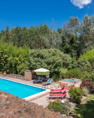 Dimora Alessandra 4: Schwimmbad, Blau, Resort, Freizeit, Estate, Eco Hotel, Gartenmöbel, Schatten, Hazienda, Hinterhof