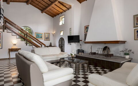 Villa Bel Panorama 8: Möbel, Interior Design, Flooring, Couch, Fussboden, Holz, Wohnzimmer, Decke, Zimmer, Beleuchtung