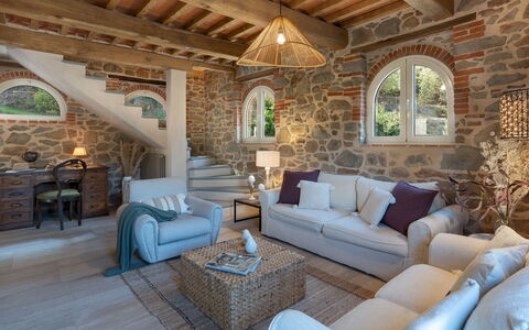 Villa Carlotta 8: Möbel, Interior Design, Flooring, Couch, Tabelle, Stuhl, Decke, Fussboden, Zuhause, Wohnzimmer