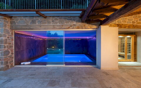 Villa Carlotta 8: Schwimmbad, Flooring, Resort, Verbundwerkstoff, Fliese, Thermae, Eco Hotel, Hotel, Water Feature, Design