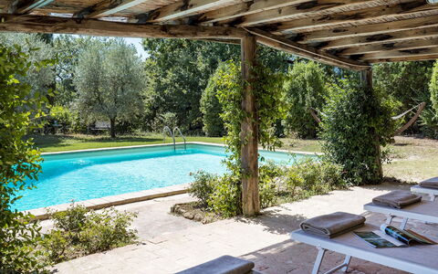 Casale le Querce di Cetona 8: Schwimmbad, Gartenmöbel, Resort, Schatten, Hinterhof, Garten, Eco Hotel, Hazienda, Outdoor Struktur, Landscaping