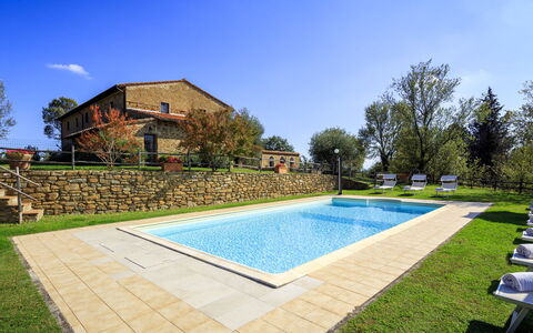Villa le Tornaie 14: Schwimmbad, Estate, Garten, Bauernhaus, Resort, Eco Hotel, Hinterhof, Hazienda, Landscaping, Villa
