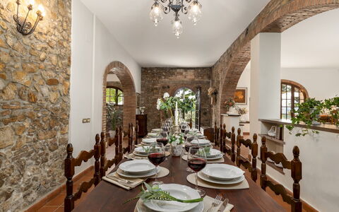 Villa Loredana 12: Möbel, Wand, Interior Design, Decke, Flooring, Tabelle, Esszimmer, Küche & Esszimmer Tisch, Stuhl, Beleuchtung