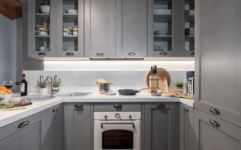 Villa Loredana 12: Küche, Küchengerät, Cabinetry, Major Appliance, Countertop, Interior Design, Haushaltsgerät, Möbel, Schrank, Herd