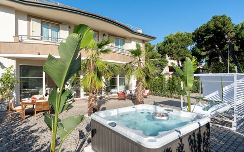 Casa Amare 4+2: Schwimmbad, Resort, Gartenmöbel, Eco Hotel, Freizeit, Estate, Blumentopf, Schatten, Hotel, Regenschirm