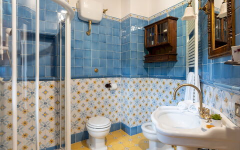 Casa Paggetti 8: Interior Design, Flooring, Armatur, Fussboden, Badezimmer, Fliese, Beleuchtung, Bad Sink, Zapfhahn, Installation