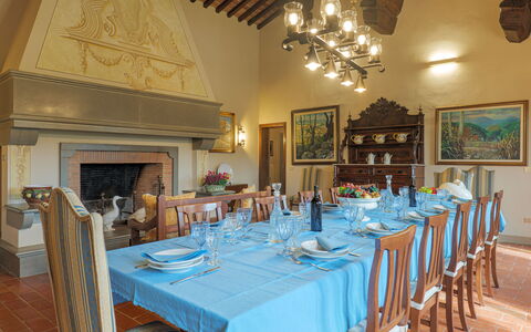Il Cerreto 11: Möbel, Tabelle, Zuhause, Stuhl, Esszimmer, Küche & Esszimmer Tisch, Zimmerpflanze, Barware, Restaurant, Villa