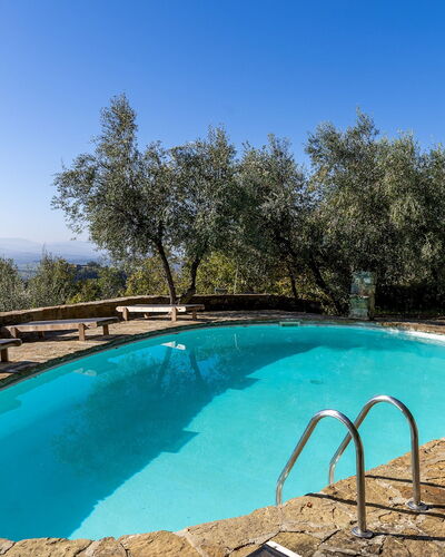 Castellare in Poggio 10: Blau, Schwimmbad, Gartenmöbel, Landscaping, Schatten, Resort, Eco Hotel, Hinterhof, Villa