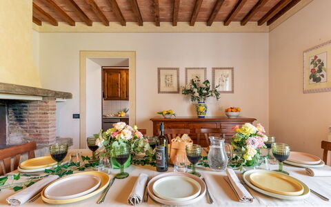 Casale Fienile 8: Möbel, Tabelle, Interior Design, Geschirr, Tischdecke, Küche & Esszimmer Tisch, Esszimmer, Stuhl, Zimmer, Dishware