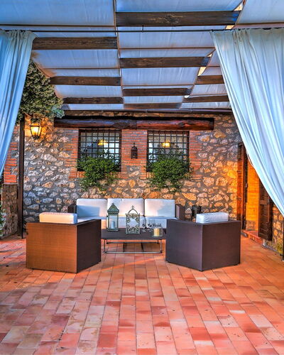 Casale Tre Cipressi 10: Möbel, Gartenmöbel, Schwimmbad, Stuhl, Resort, Tabelle, Blumentopf, Eco Hotel, Schatten, Terrasse