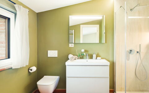 Casale Ombrone 11: Flooring, Toilette, Fussboden, Badezimmer, Interior Design, Armatur, Toilleten Sitz, Badezimmerschrank, Installation, Sinken