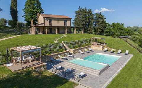 Agriresort Bacaringhe 13: Schwimmbad, Grundstueck, Hütte, Estate, Bauernhaus, Garten, Landscaping, Villa, Hinterhof, Rasen