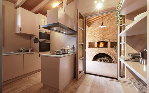 Agriresort Bacaringhe 13: Interior Design, Küche, Wand, Flooring, Countertop, Decke, Möbel, Holz, Fussboden, Zimmer
