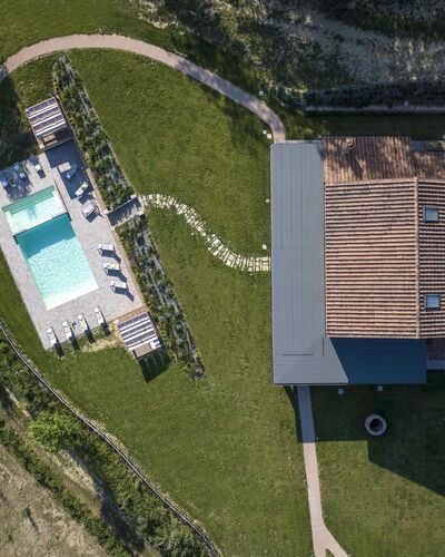 Agriresort Bacaringhe 13: Schwimmbad, Estate, Rasen, Freizeit, Garten, Hütte, Hinterhof, Landscaping, Bauernhaus, Garten