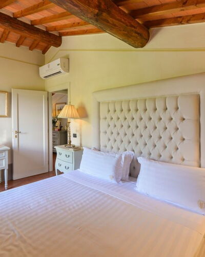 Villa Ginevra 12: Resort, Hotel, Villa, Schwimmbad, Ferienort, Lampe, Boutique Hotel, Zimmerpflanze