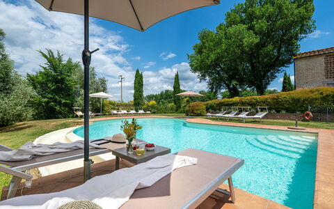 Podere Sant'Eugenio 14: Schwimmbad, Resort, Gartenmöbel, Garten, Eco Hotel, Sonnenliege, Thermae, Tisch Im Freien, Landscaping, Hof