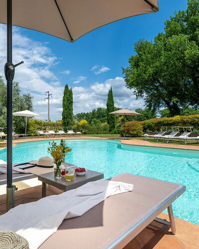 Podere Sant'Eugenio 14: Schwimmbad, Resort, Gartenmöbel, Garten, Eco Hotel, Sonnenliege, Thermae, Tisch Im Freien, Landscaping, Hof