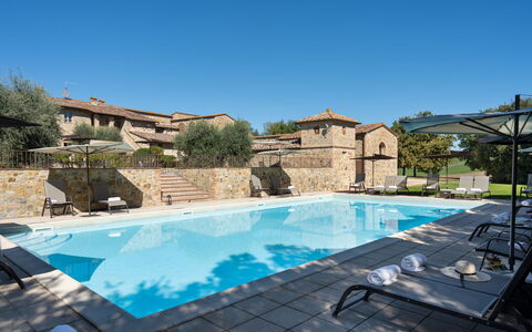 Villa le Beringhe 30: Schwimmbad, Resort, Estate, Gartenmöbel, Villa, Hotel, Hazienda, Eco Hotel