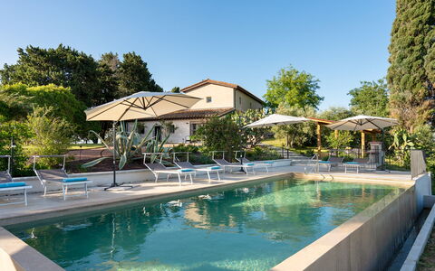 Il Poggione 10: Schwimmbad, Wohngebiet, Regenschirm, Estate, Resort, Schatten, Landscaping, Hazienda, Garten, Gartenmöbel