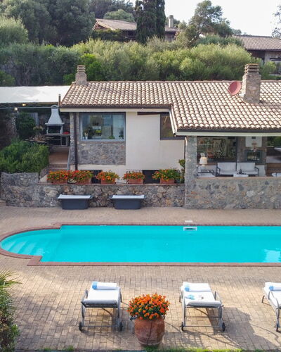 Villa Althaea 6: Schwimmbad, Resort, Thermae, Gartenmöbel, Eco Hotel, Water Feature, Hazienda, Villa, Sonnenliege, Estate
