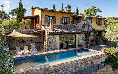 Colle Calzolaro 8: Haus, Schwimmbad, Die Architektur, Zuhause, Wohngebiet, Tür, Blumentopf, Hütte, Estate, Eco Hotel