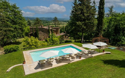 Villa Palazzolo 8: Schwimmbad, Resort, Gartenmöbel, Möbel, Sonnenliege, Regenschirm, Eco Hotel, Estate, Villa, Garten