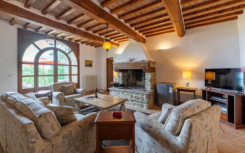 Villa Palazzolo 8: Möbel, Wand, Interior Design, Flooring, Decke, Zimmer, Couch, Fussboden, Wohnzimmer, Stuhl