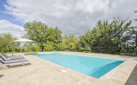 Casa Clara Pool, Casole Elsa, Monti: Blau, Schwimmbad, Schatten, Resort, Landscaping, Eco Hotel, Fliese, Gartenmöbel, Immergrün