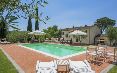 Vinci 980: Eigentum, Schwimmbad, Grundeigentum, Haus, Gebäude, Estate, Wohngebiet, Resort, Zuhause, Hinterhof