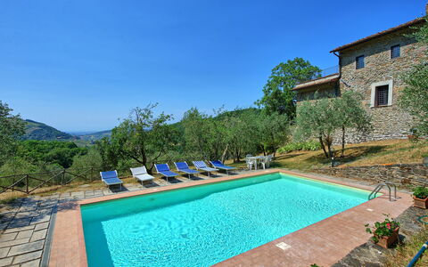 Poggio Conca: Schwimmbad, Eigentum, Haus, Grundeigentum, Estate, Gebäude, Villa, Urlaub, Freizeit, Gras