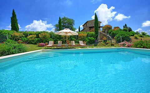 Castelmuzio: Schwimmbad, Eigentum, Resort, Urlaub, Grundeigentum, Gebäude, Haus, Freizeit, Villa, Ferienort