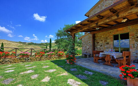 Castelmuzio: Eigentum, Natürliche Landschaft, Himmel, Gras, Haus, Garten, Gebäude, Grundeigentum, Zuhause, Garten