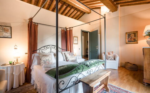 Villa Fontine: Schlafzimmer, Eigentum, Zimmer, Möbel, Bett, Gebäude, Interior Design, Bettrahmen, Decke, Grundeigentum
